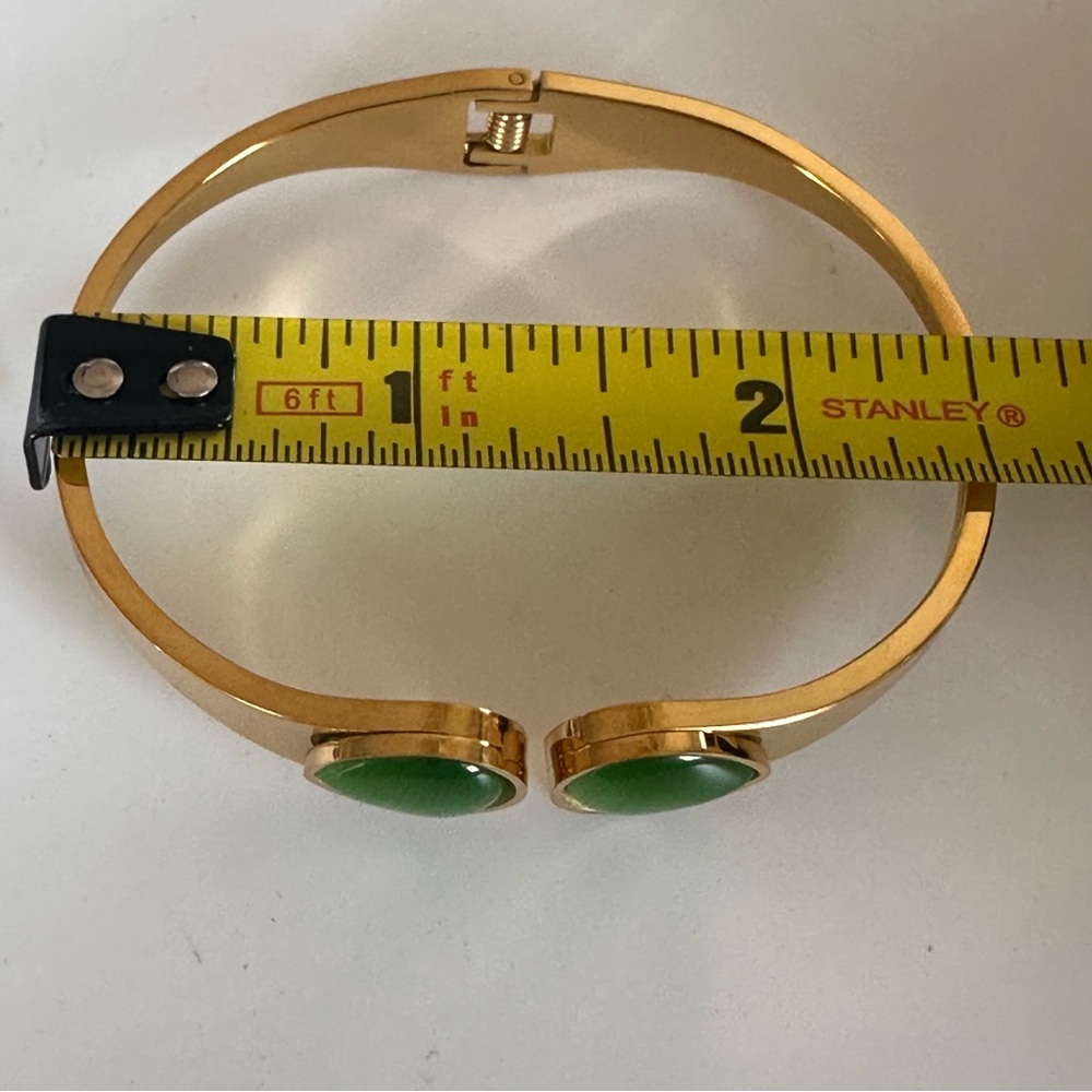 Gold Tone Stainless Steel Cat Eye Hinged Bangle Bracelet Green Stone NIP - Picture 9 of 9